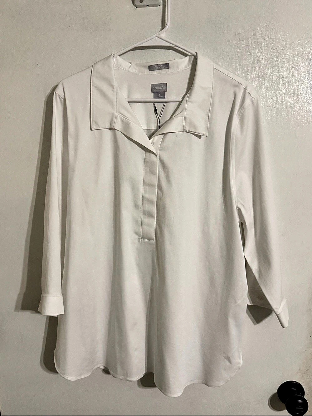 Chico's No Iron Button Back Tunic White Blouse Size 3 NWT